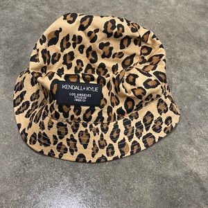 NWOT kendall and kylie bucket hat